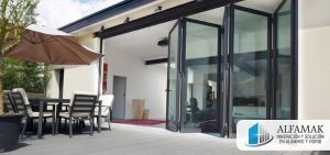 cancel de aluminio plegadizo con vidrios plegadizos